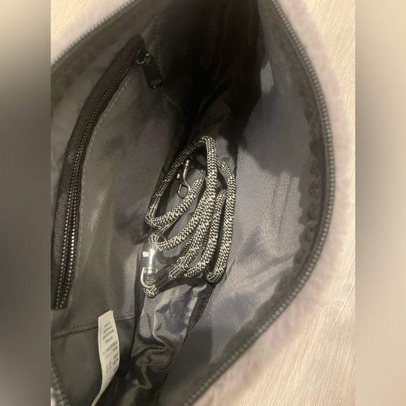 KAVU So Fluffy bag - Picture 4 of 5